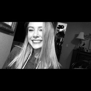 Meet your Posher, Hallie